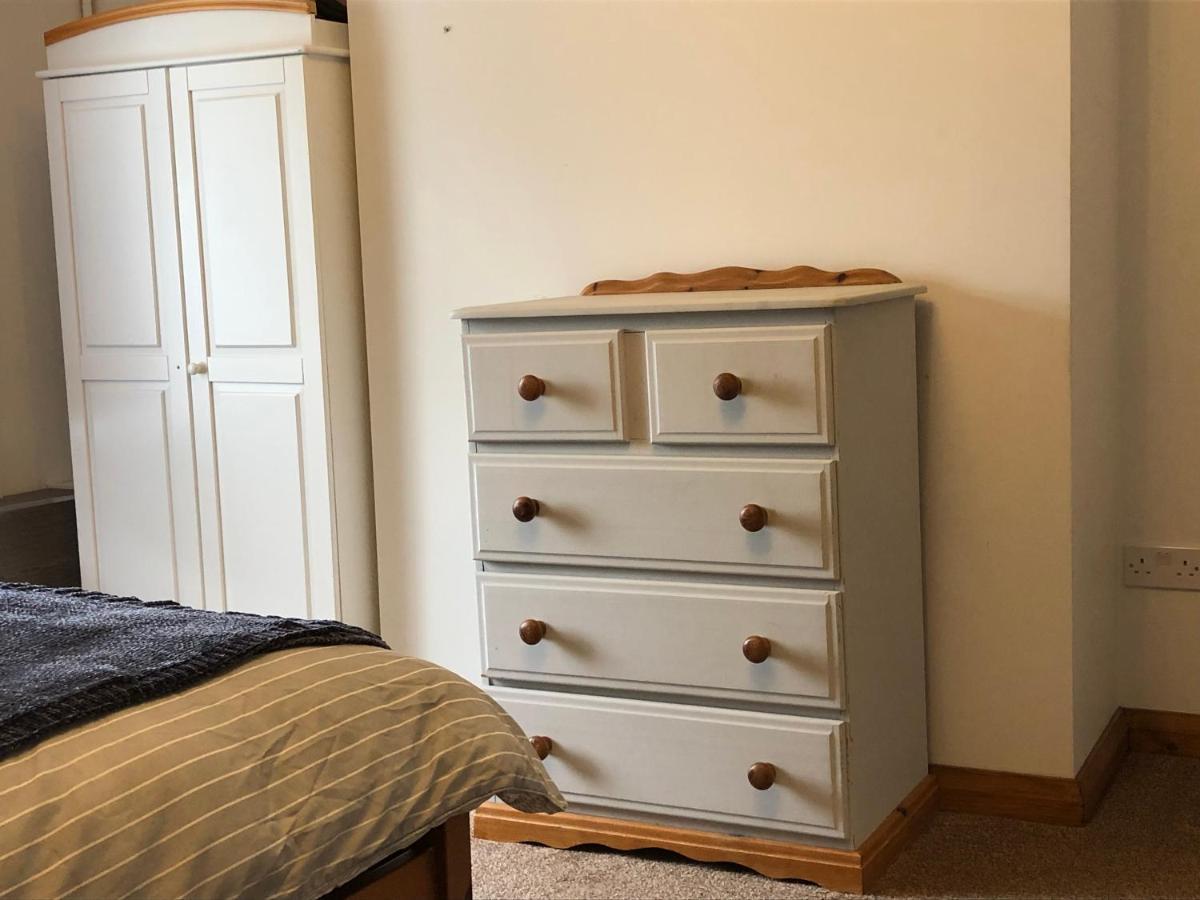 Sweet Caroline At Longton. Great Location For Stoke On Trent, The Potteries And Alton Towers. Apartment